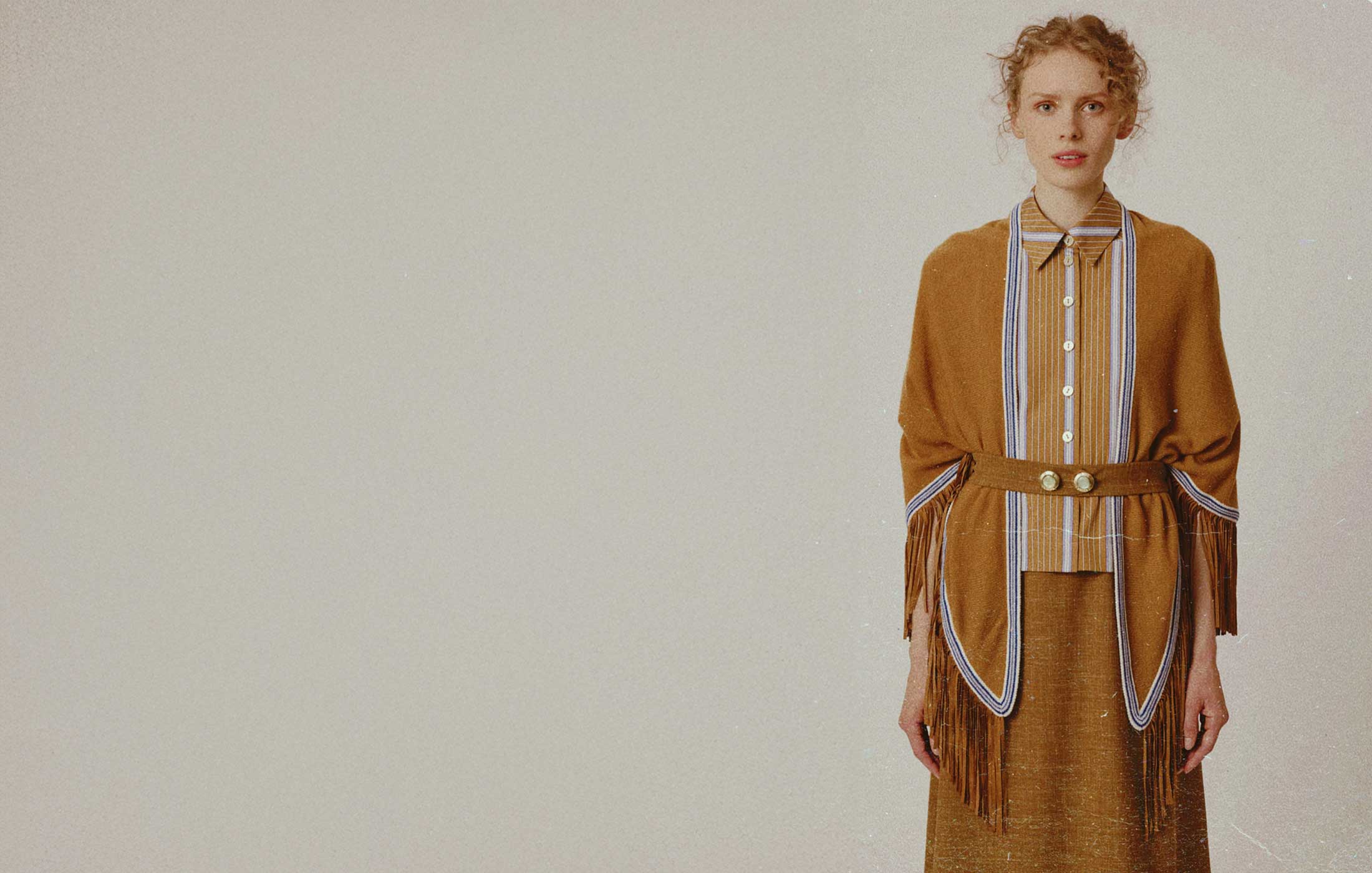 Luxury cashmere knitwear outfit in cognac with leather belt and fringe details, crafted in Italy by Antonia Zander