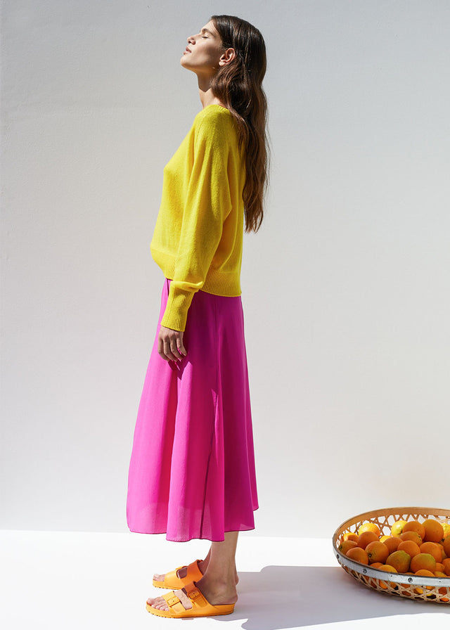 subtle A-line silk skirt with pockets and zipper to colose 