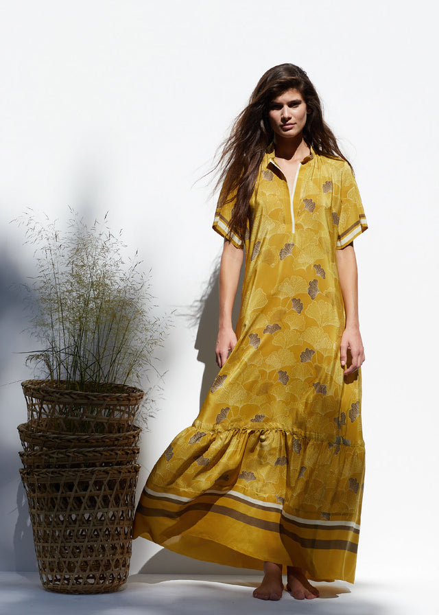 luxurious wide singing bohemian silk dress with short sleeves and volant