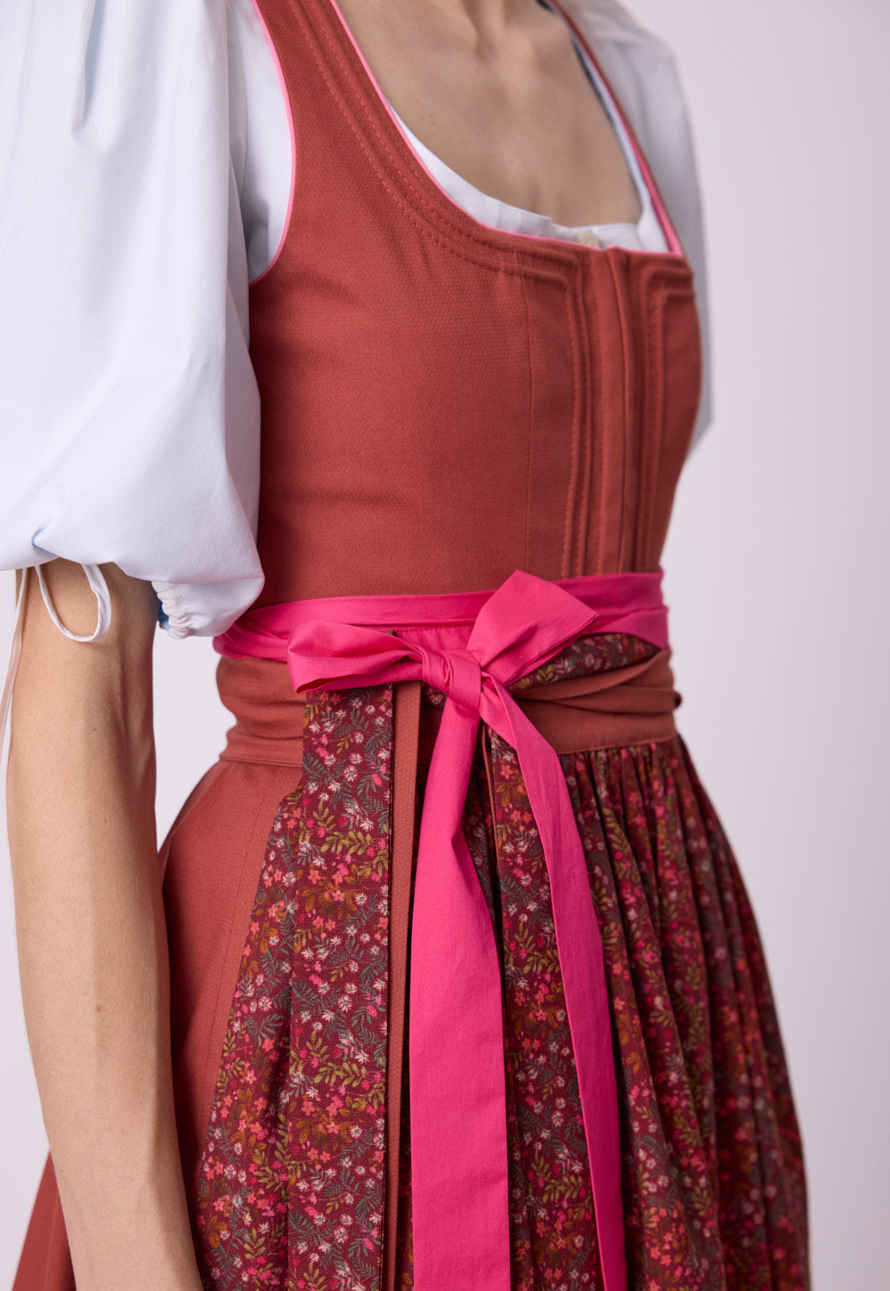 TONI DIRNDL PIQUÉ