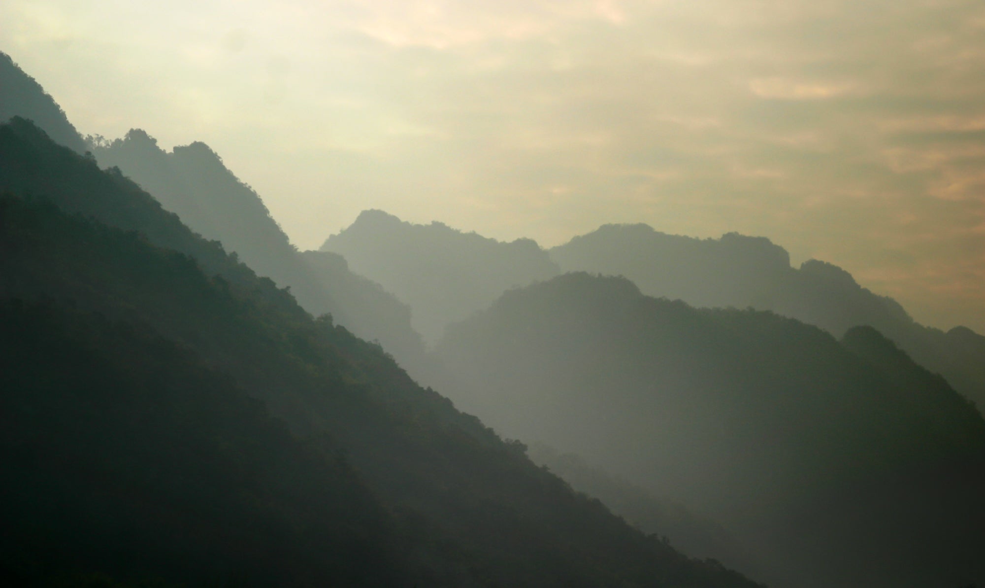 Alpine landscape in soft light – the natural origin of Bavarian tradition and mindful craftsmanship.