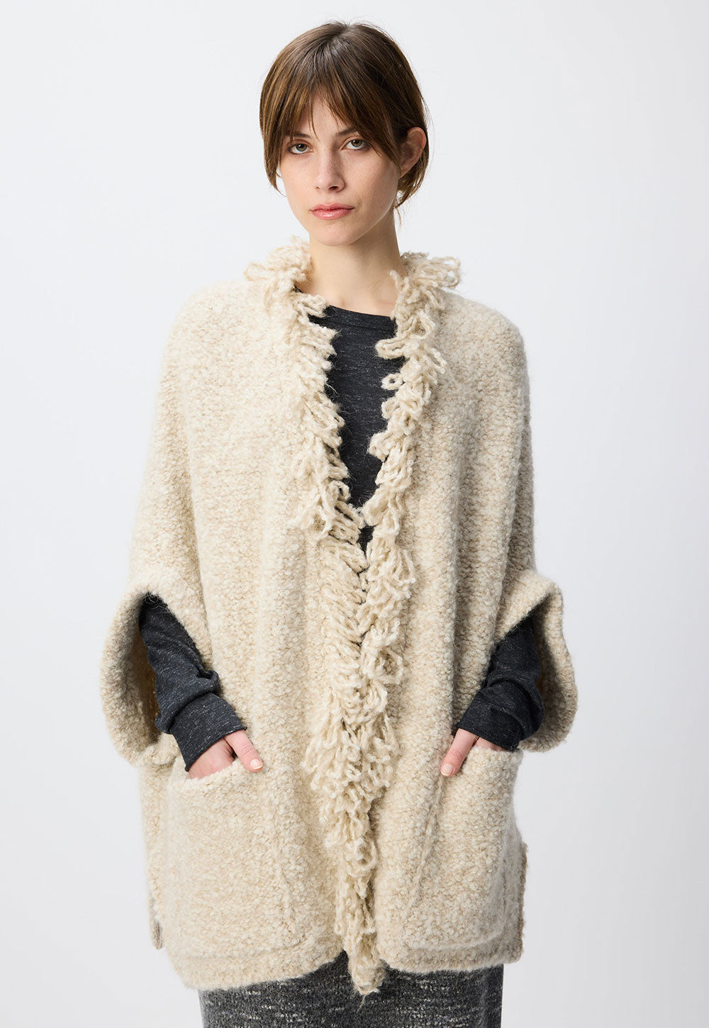 Antonia Zander Folina Cape Bouclé-Strickdetail