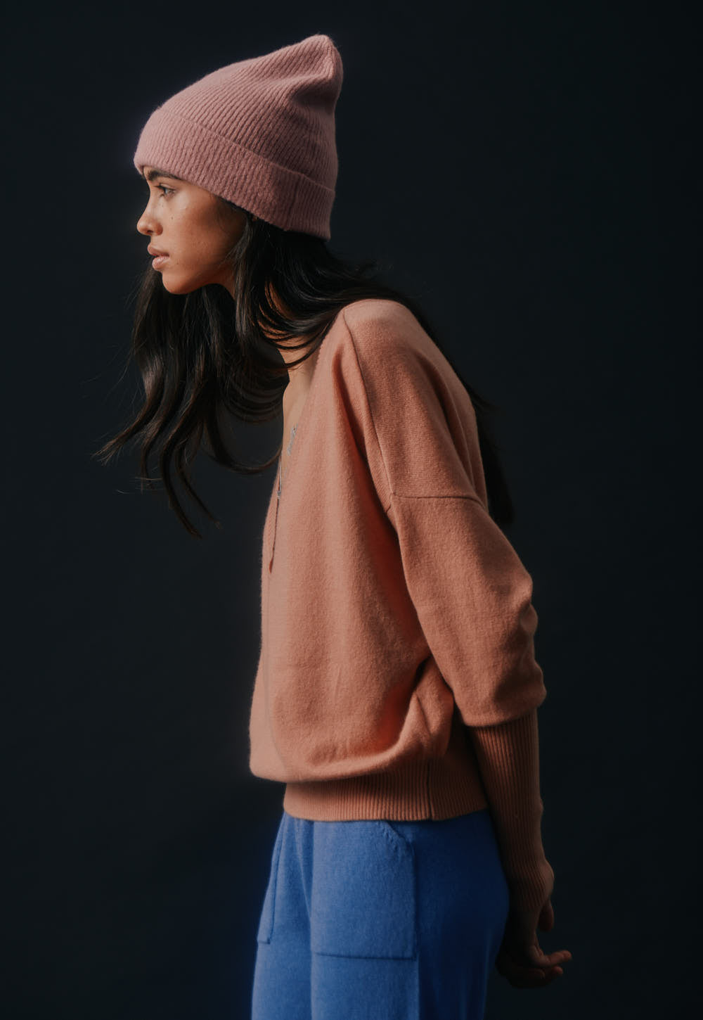 Antonia Zander Pluta cashmere sweater in terracotta, side view with relaxed silhouette