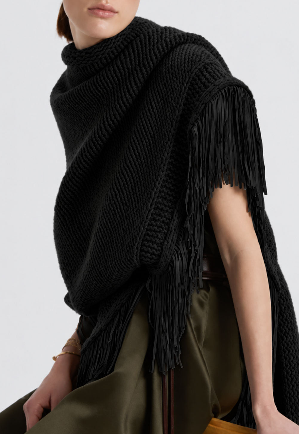 Antonia Zander Senta Stola Camoscio Black cashmere wrap with goat suede leather fringes