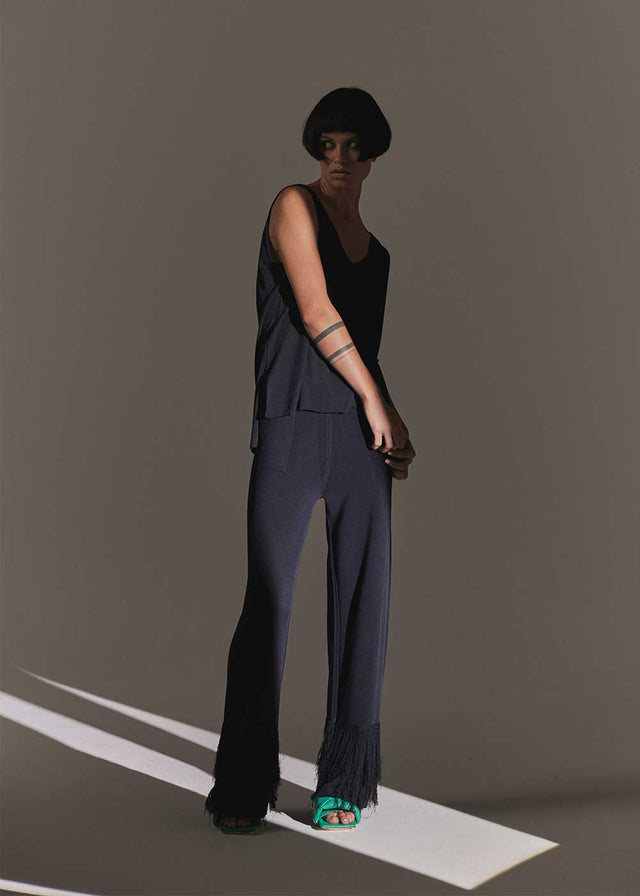 Knit pants made of rayon cotton mix with pockets and fringes at the lower hem